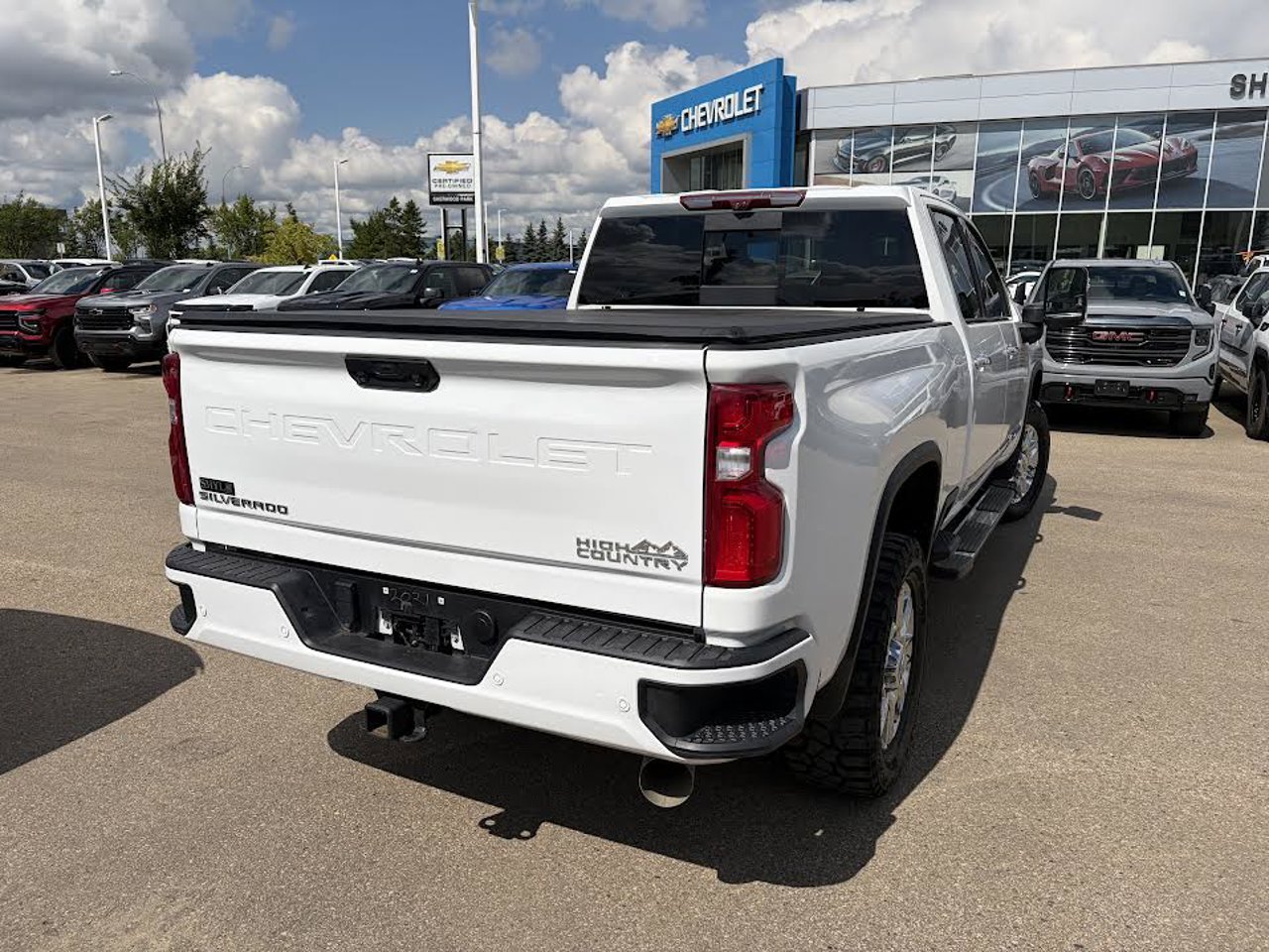 2024 Chevrolet Silverado 3500HD 4WD Crew Cab 159 High Country White Sherwood Park - photo #4