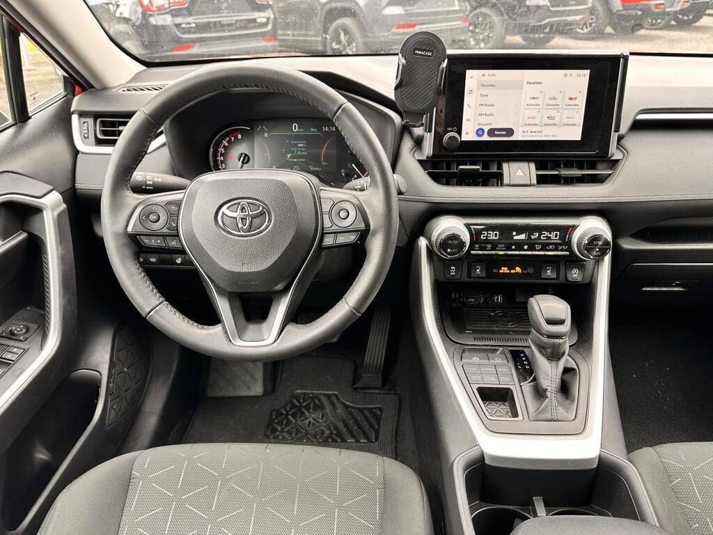 2024 Toyota RAV4 Red Saint-Basile-le-Grand - photo #13