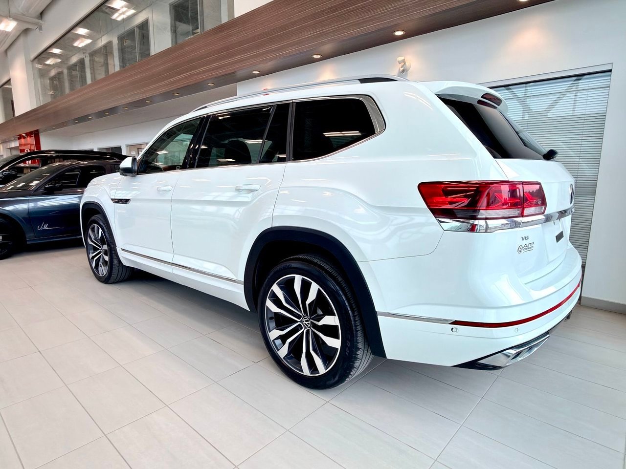 2021 Volkswagen Atlas White Notre-Dame-des-Prairies - photo #9