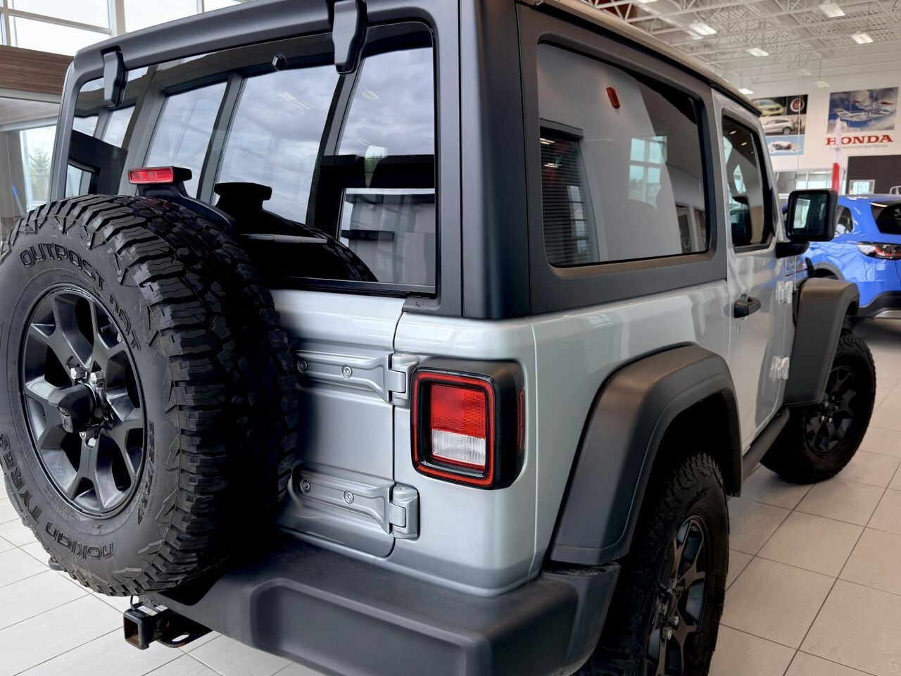 Jeep Wrangler 2022 Argent Notre-Dame-des-Prairies - photo #9