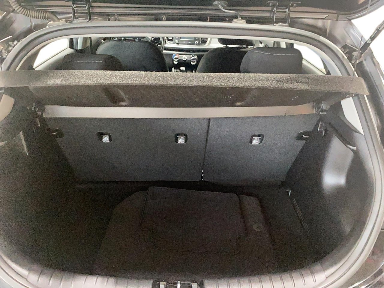 Kia Rio 5-door NIV 3KPA25AB6JE039972 2018 Noir Chicoutimi - photo #4