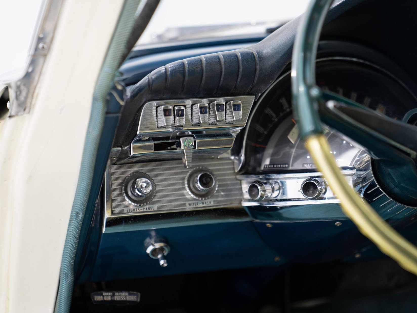1961 Chrysler Windsor White Montreal - photo #11