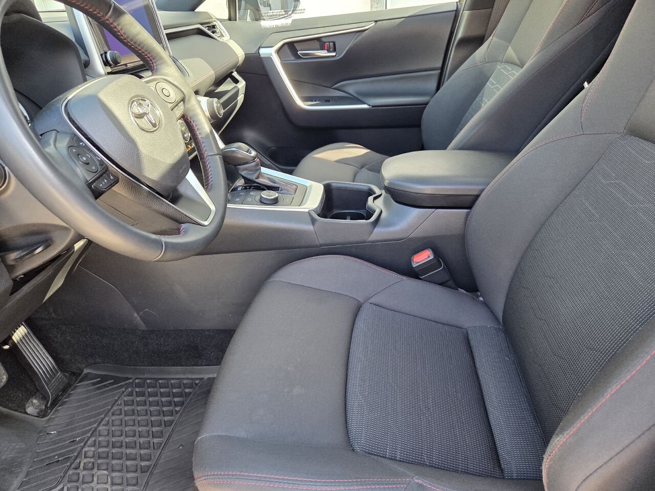 2024 Toyota RAV4 PRIME Black Mont-Laurier - photo #10