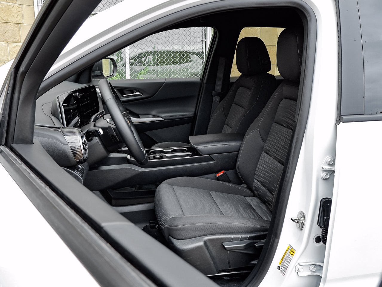 2026 Chevrolet Equinox AWD 4dr LT w/2LT White Sherwood Park - photo #23