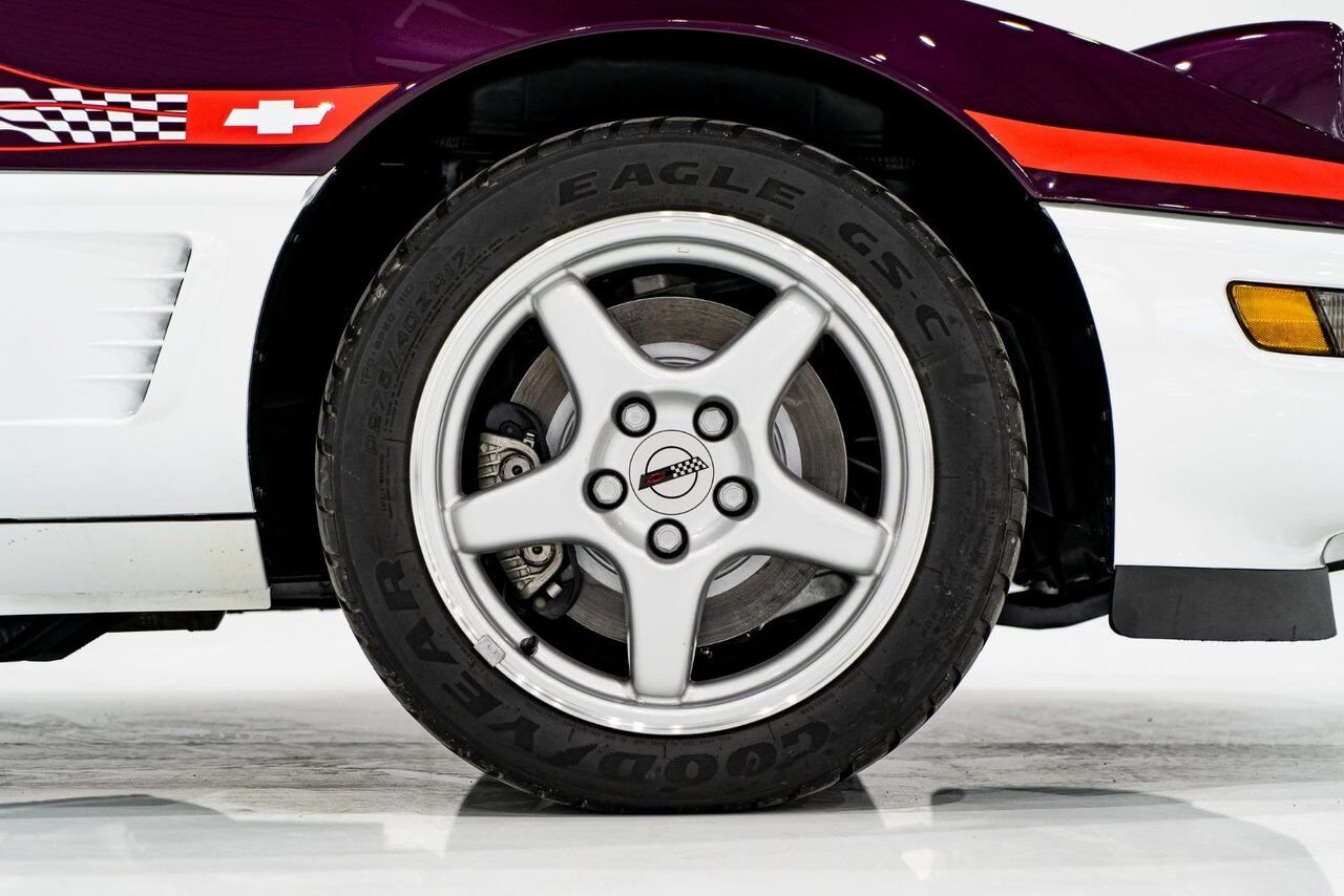 Chevrolet Corvette *PRIX EN USD* RPO Z4Z PACE CAR PRESENTED IN DELIVERY PACKAGING WITH ONLY 192MILES (307KM) FROM NEW 1995 Blanc Montréal - photo #87