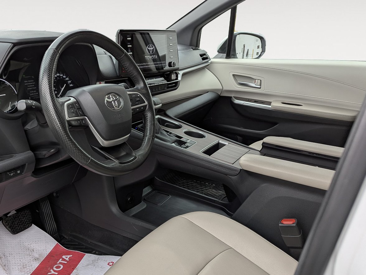 2024 Toyota Sienna 5TDGRKEC8RS203182 Wind Chill Pearl Sherbrooke - photo #5