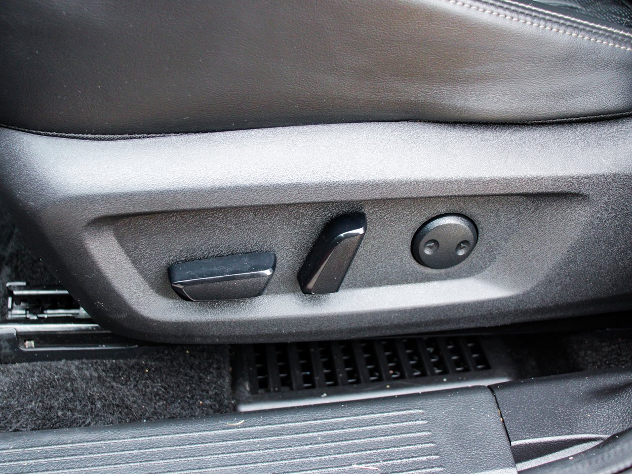 2023 Nissan Rogue AWD Platinum Grey Sherwood Park - photo #14