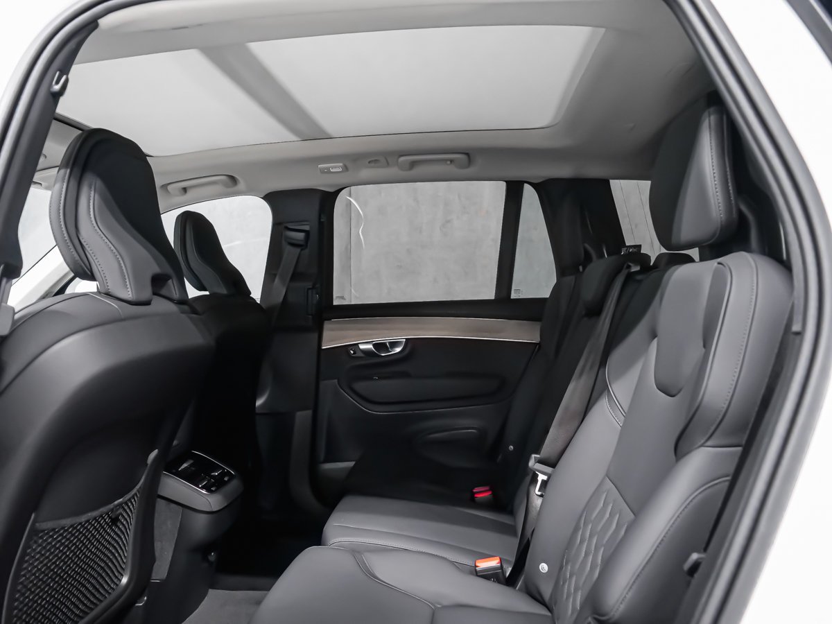 2026 Volvo XC90 B6 CORE BRIGHT White Montreal - photo #12