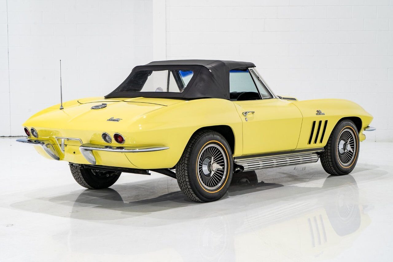Chevrolet Corvette Matching# 427/425HP IP Code **PRICE IN USD** 1966 Jaune Montréal - photo #56