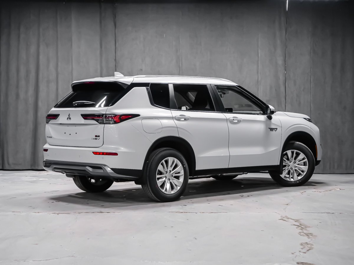 2026 Mitsubishi Outlander Plug-In Hybrid SE White Diamond Premium Finish Montreal - photo #4