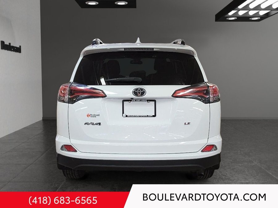 2018 Toyota RAV4 2018 White