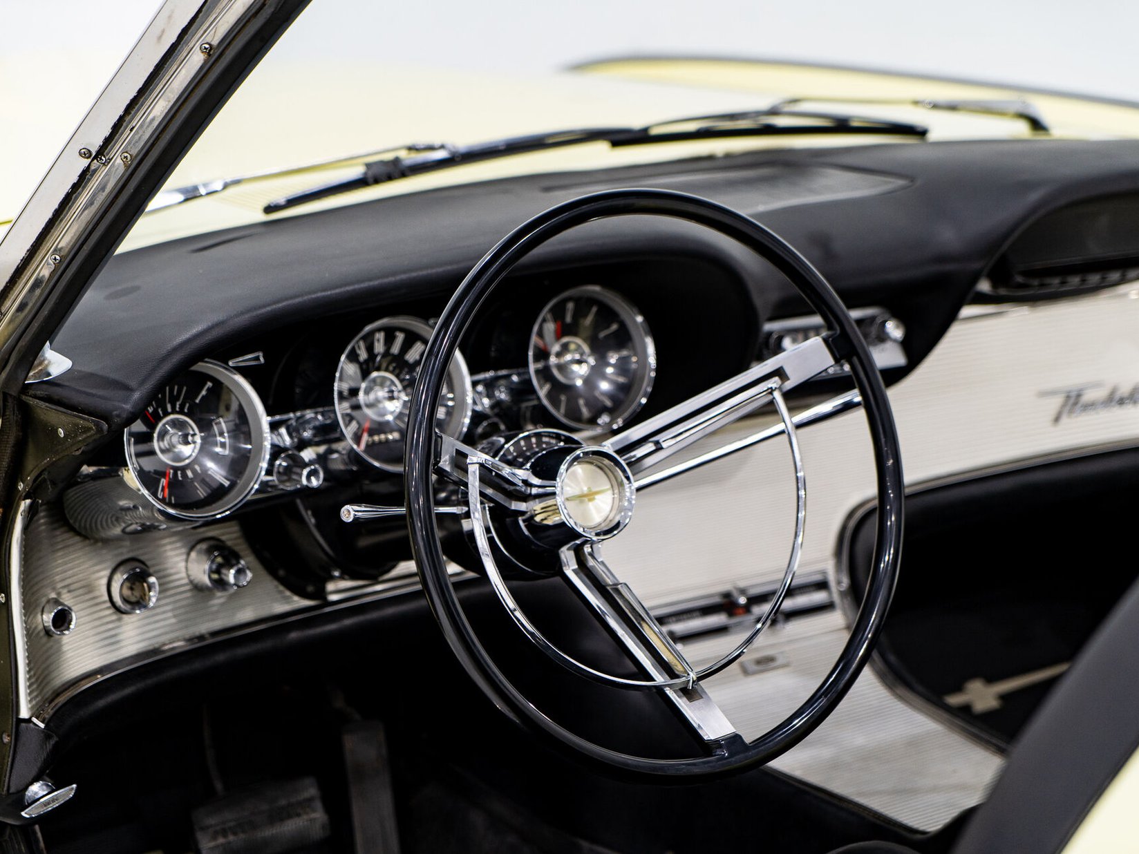 Ford Thunderbird Beautifully Presented From Older Restoration with original bill of sale 1962 Jaune Montréal - photo #61