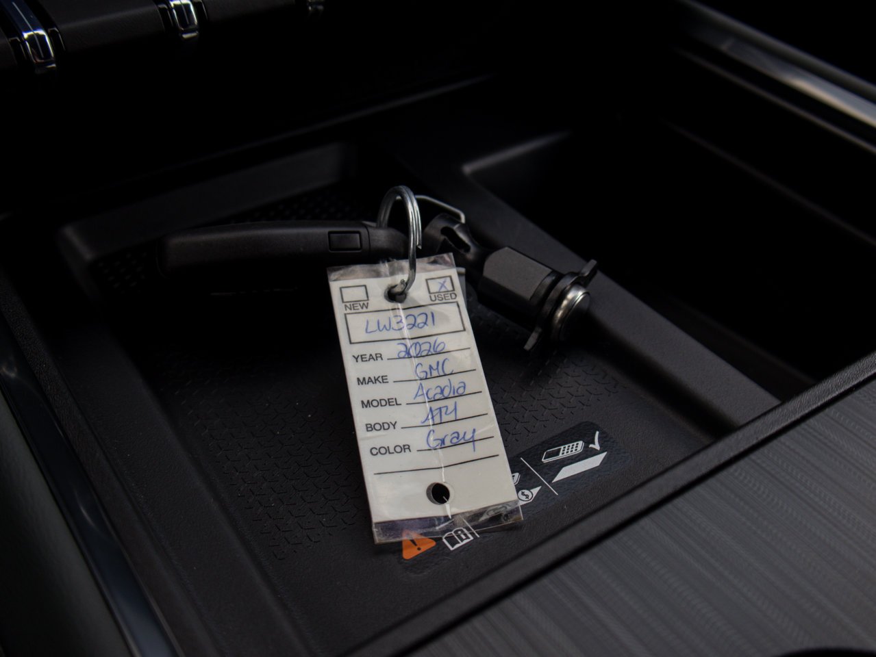 2026 GMC Acadia AWD 4dr AT4 Grey Sherwood Park - photo #32
