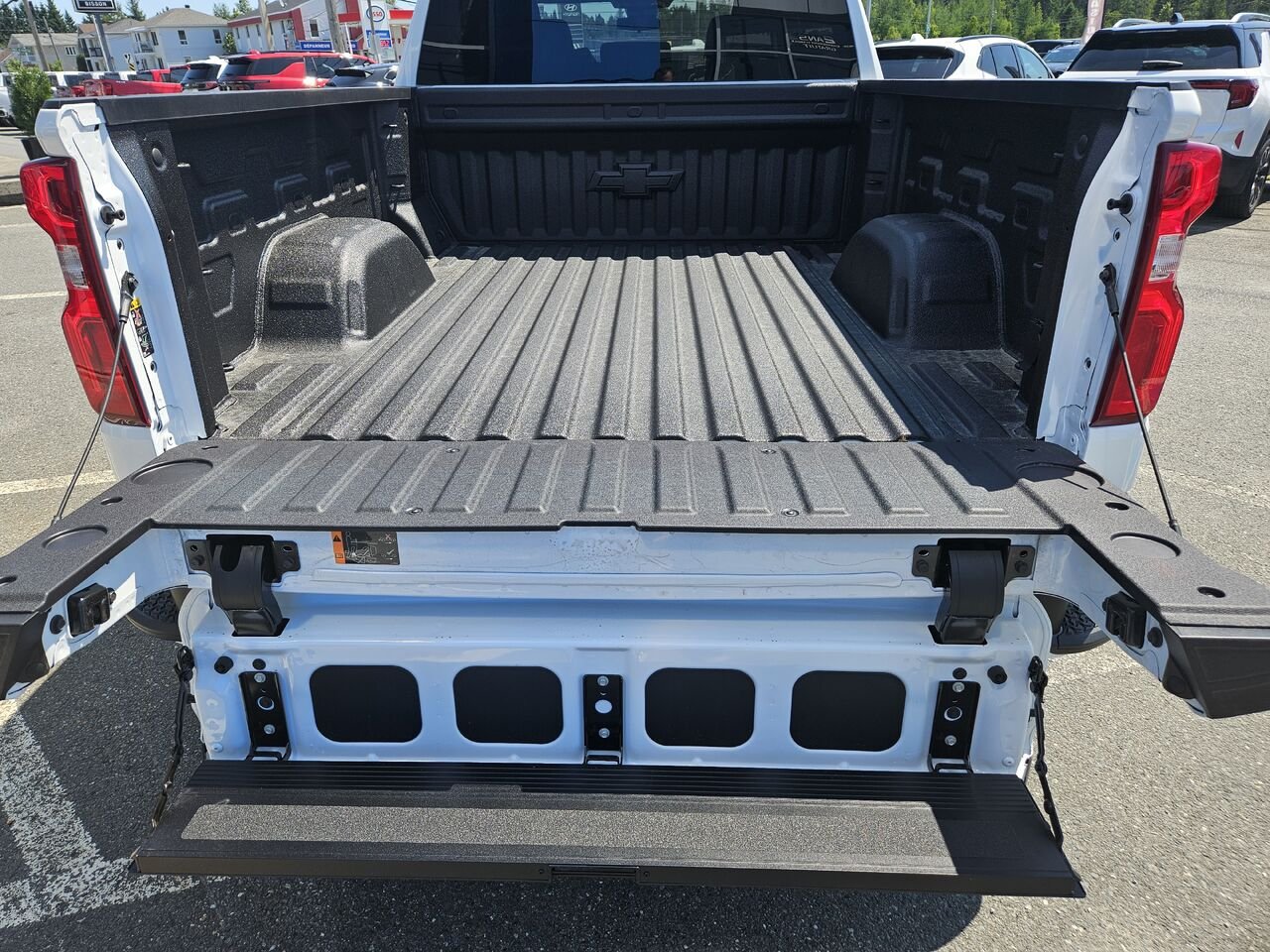 Chevrolet Silverado 1500 RST cabine multiplace 4RM 157 po 2026 Blanc sommet Thetford Mines - photo #6