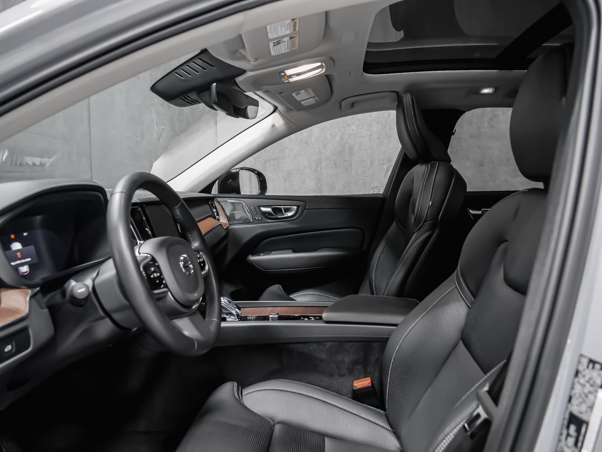 Volvo XC60 Ultimate Dark Theme 2024 Montréal - photo #13