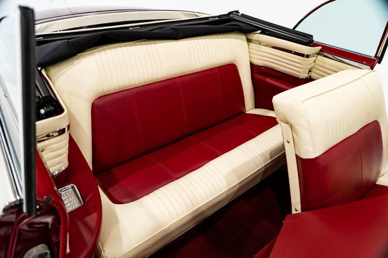 1953 Oldsmobile 98 PRIX EN USD | Convertible Beautifully Presented from complete Restoration Red Montreal - photo #55