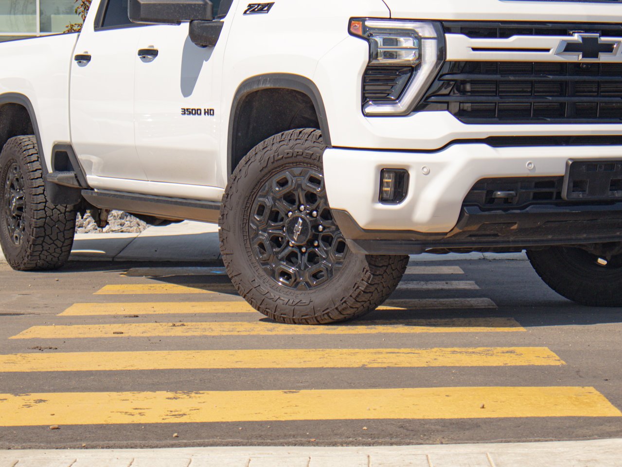 2024 Chevrolet Silverado 3500HD 4WD Crew Cab 159 LTZ White Sherwood Park - photo #5