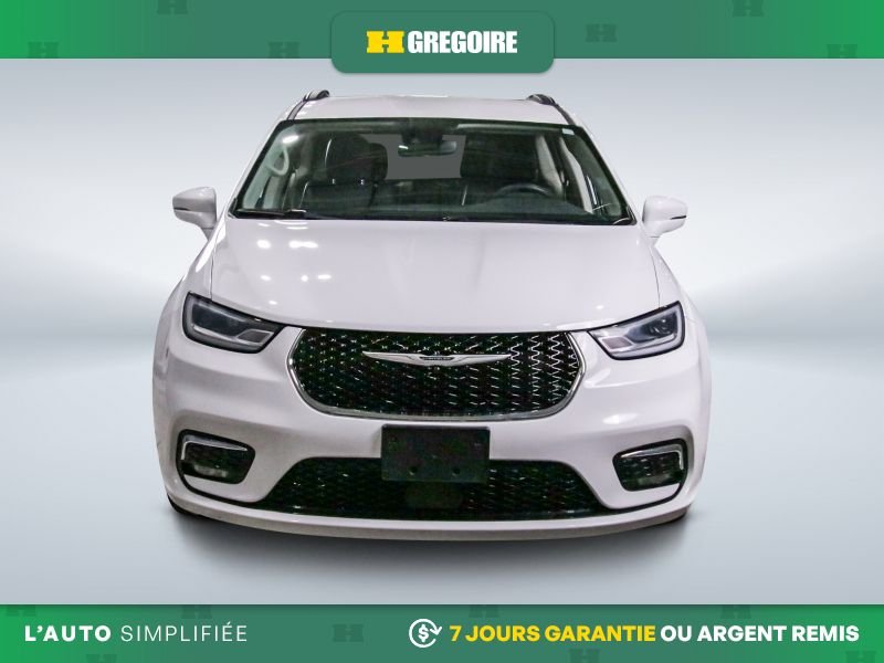 2022 Chrysler Pacifica White Saint-Eustache - photo #1