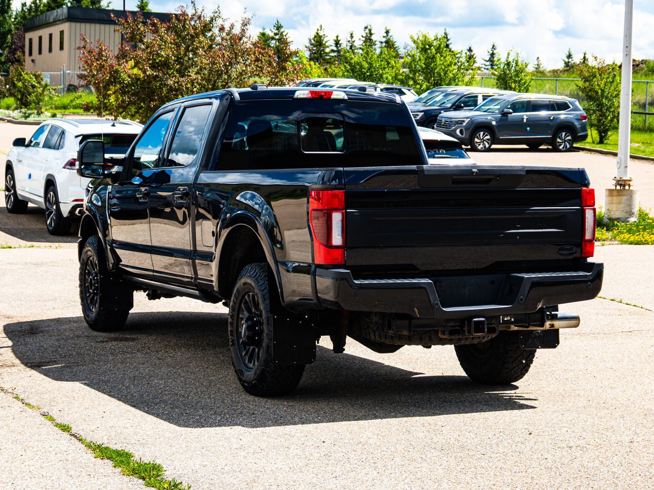 2022 Ford Super Duty F-350 SRW Platinum 4WD Crew Cab 6.75' Box Black Sherwood Park - photo #10