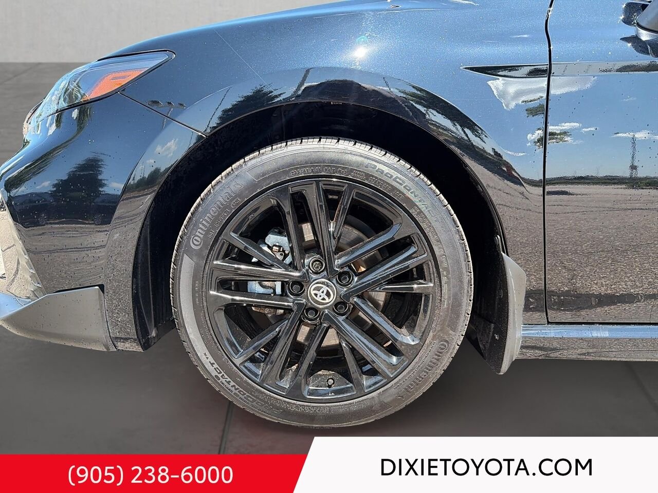 2026 Toyota Camry HYBRID SE UPGRADE AWD / CLEAN CARFAX / HEATED SEATS / MOONROOF / ALLOY WHEELS / CARPLAY AND ANDROID AUTO Black Mississauga - photo #6