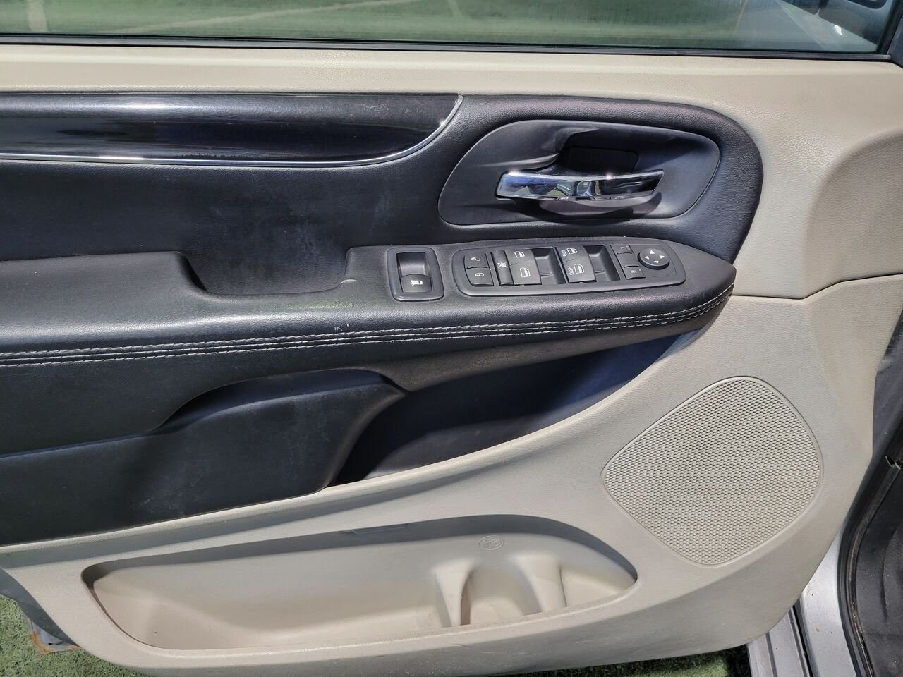 2019 Dodge Grand Caravan Silver  - photo #9