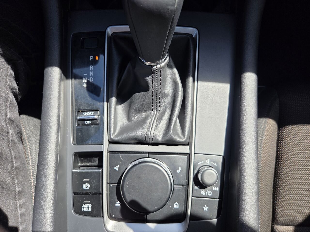 MAZDA MAZDA3 SPORT 2023 01C4 GRIS Mont-Laurier - photo #15