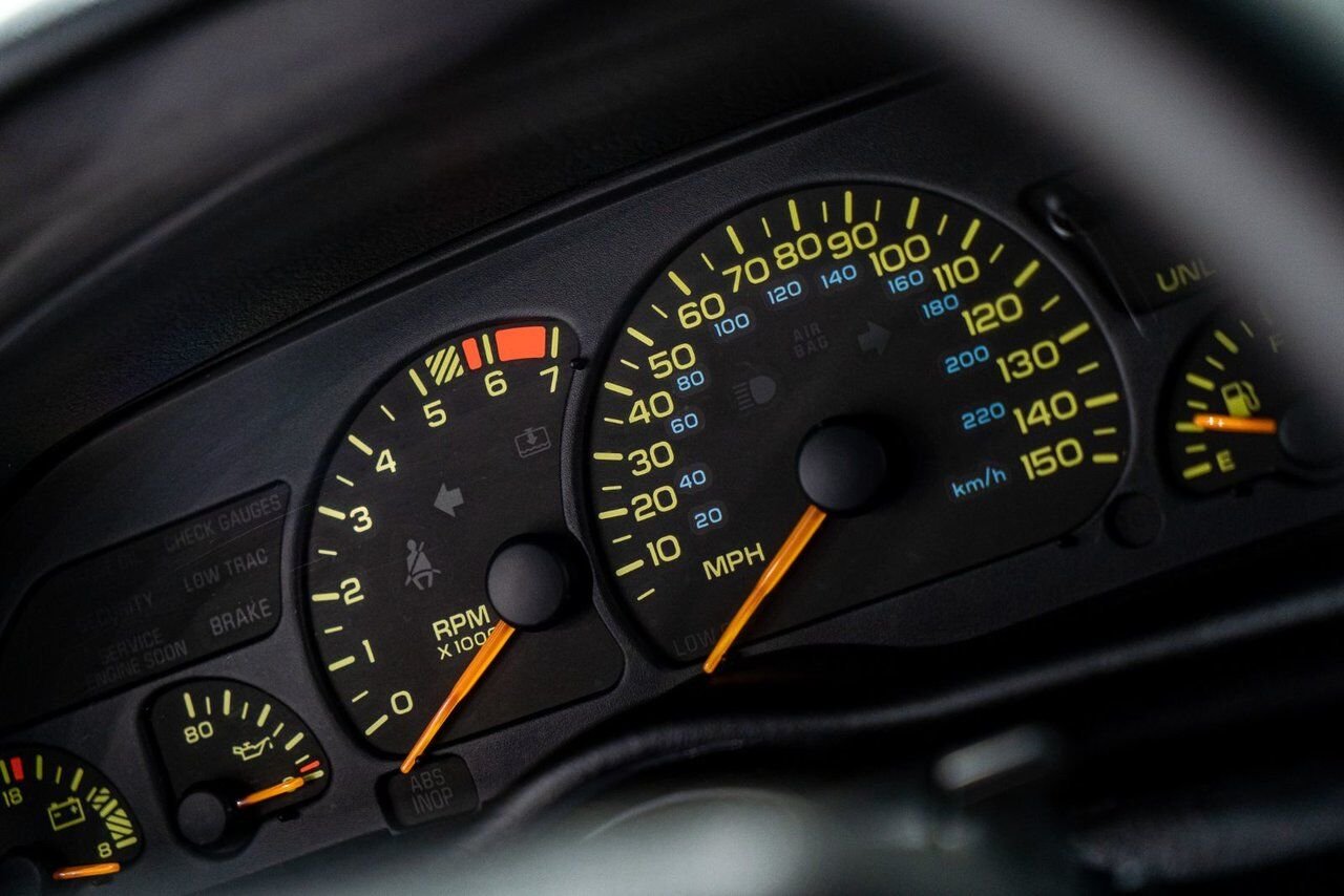 1993 Chevrolet CAMARO Z28 PRIX EN USD | Pace Car with only 957km (595mi) with original window sticker Black Montreal - photo #57