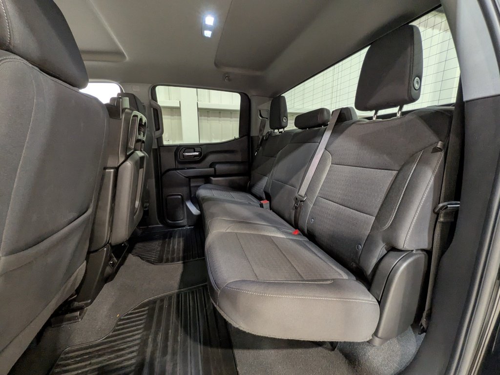 Chevrolet Silverado 1500 4WD Crew Cab 157" Custom 2022 Noir Val-David - photo #11
