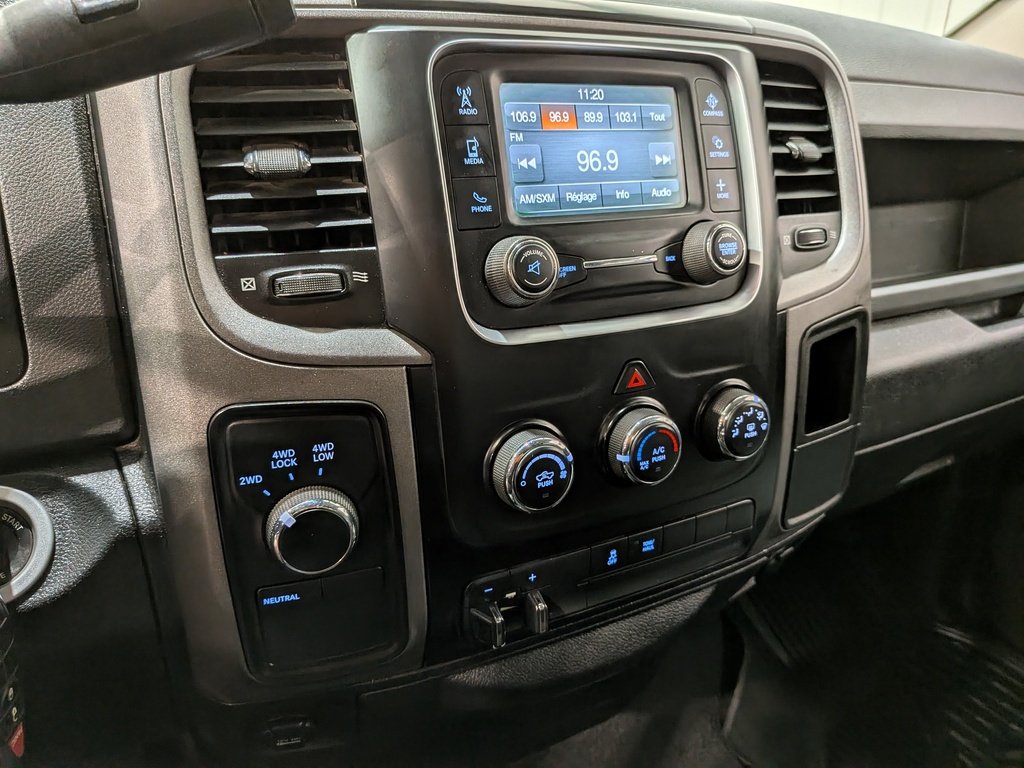 Ram 1500 Express 4x4 Quad Cab 6'4" Box *Ltd Avail* 2018 Noir Val-David - photo #23