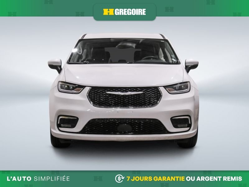 Chrysler Pacifica 2023 Blanc Laval - photo #1