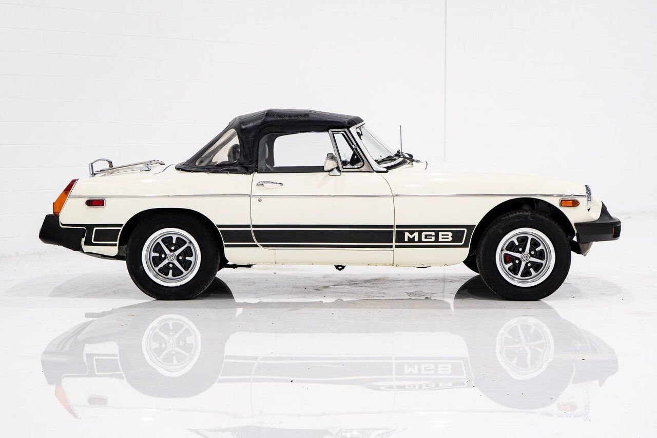 1979 MG B Beautifully presented from former complete restoration White Montreal - photo #1
