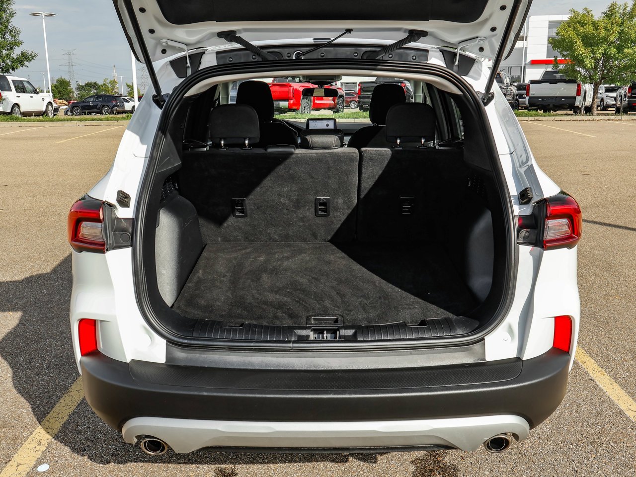 2025 Ford Escape Active AWD White Sherwood Park - photo #8