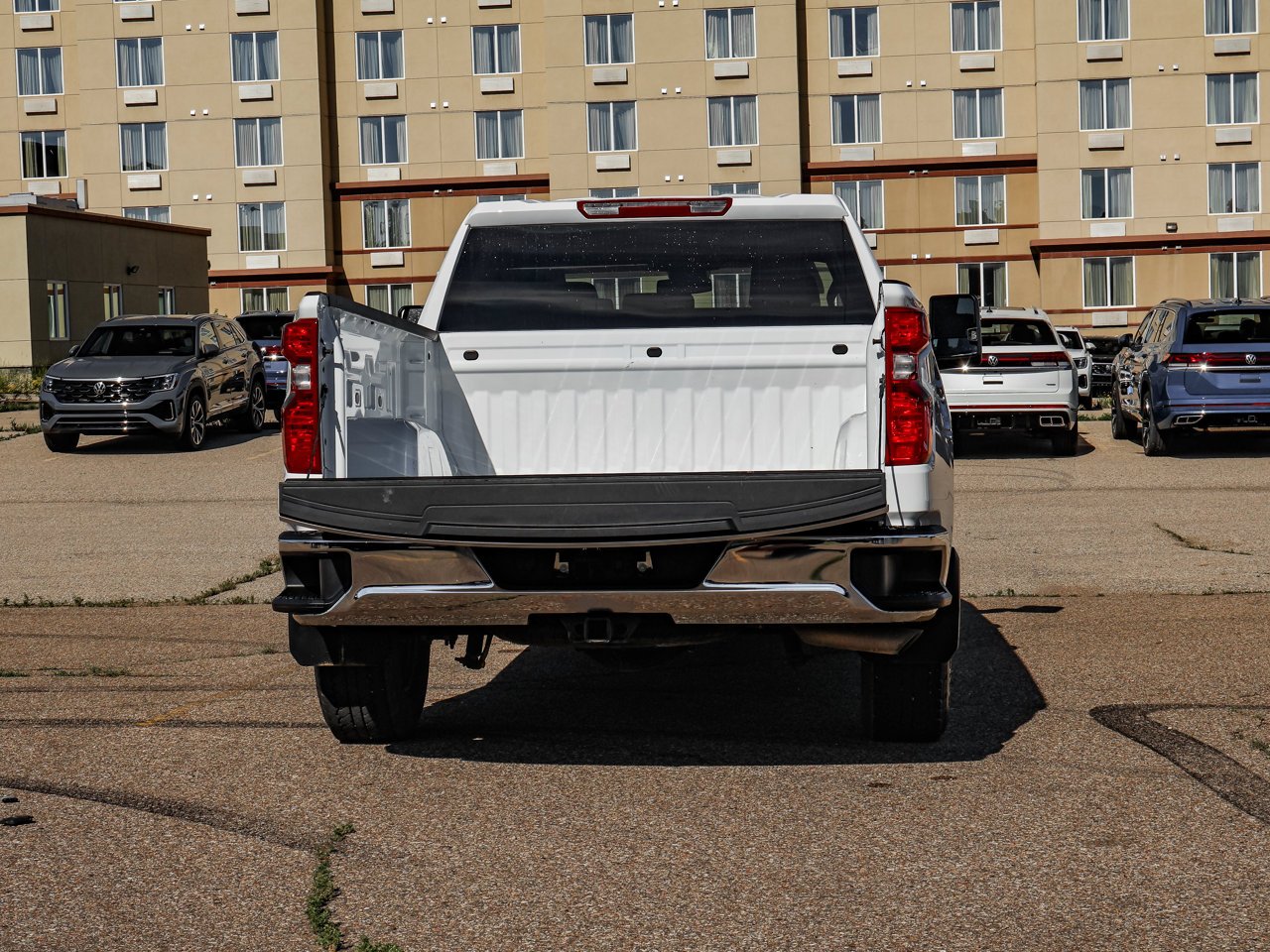 2025 Chevrolet Silverado 1500 4WD Crew Cab 147 LT White Sherwood Park - photo #8