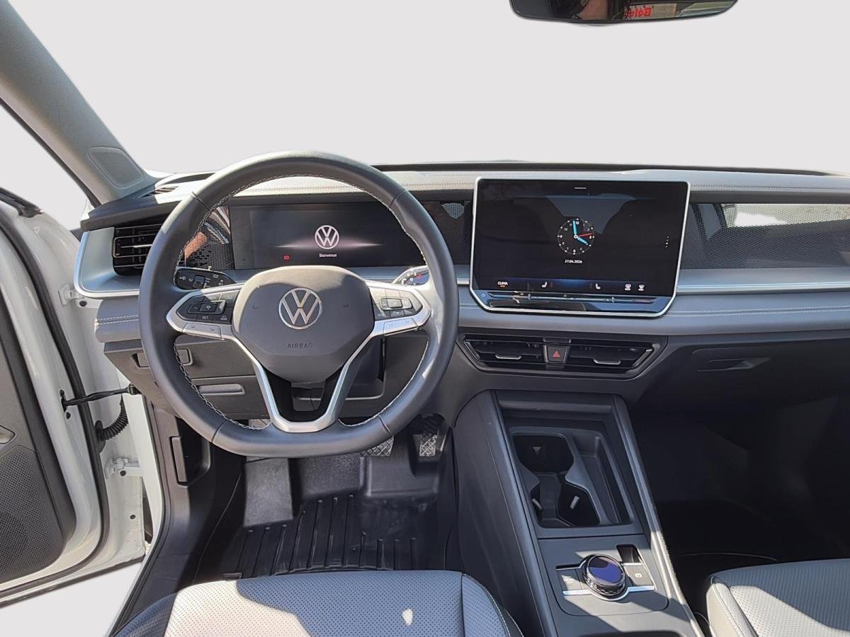 2025 Volkswagen Tiguan White Rouyn-Noranda - photo #9