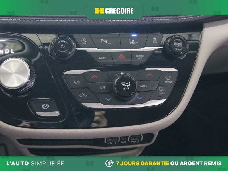 2023 Chrysler Pacifica White Saint-Eustache - photo #44