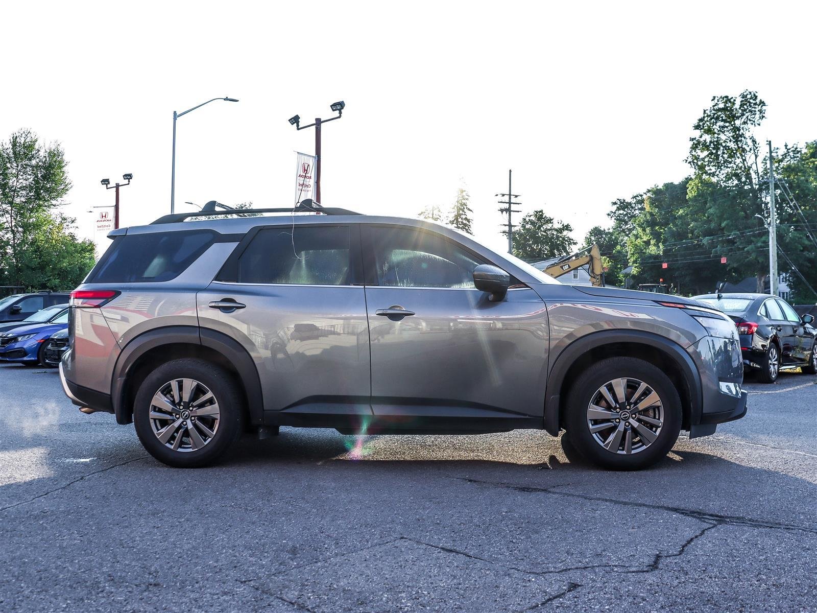 Nissan Pathfinder 2025 Grey Ottawa & Gatineau - photo #2