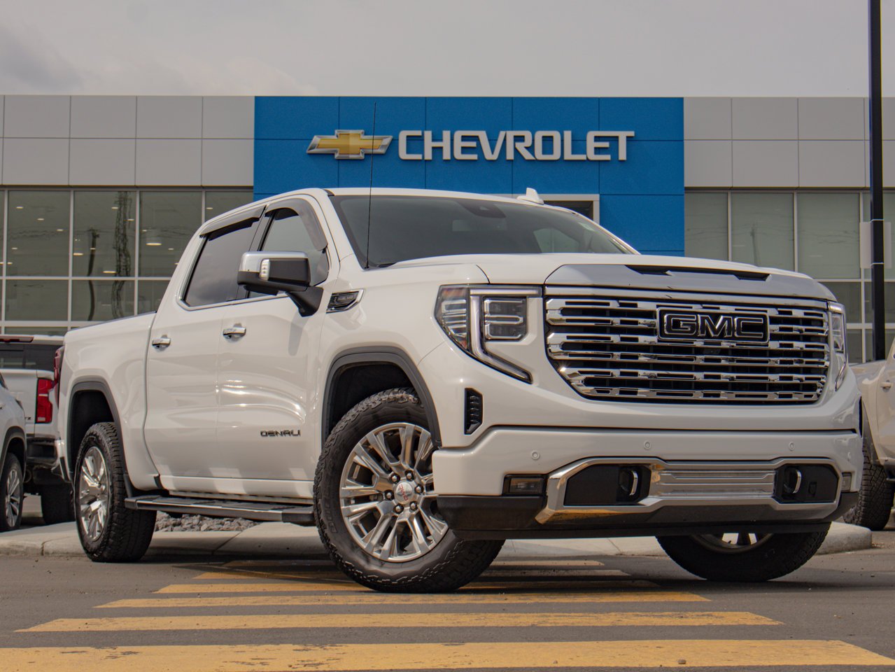 2024 GMC Sierra 1500 4WD Crew Cab 147 Denali White Sherwood Park - photo #14