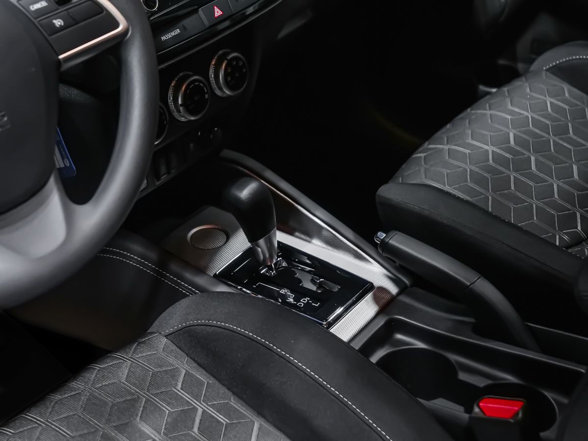 Mitsubishi RVR ES 2026 Blanc diamant Montréal - photo #9