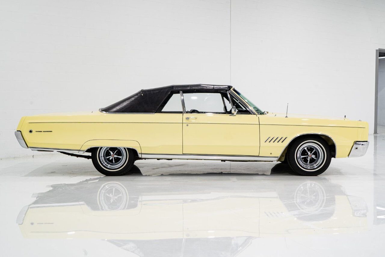Chrysler 300 PRIX EN USD 440cu.in. Fully restored example 1968 Jaune Montréal - photo #57