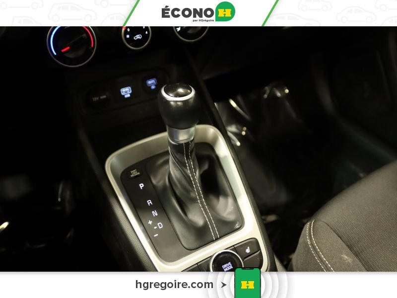 2021 Hyundai Venue Silver Laval - photo #19