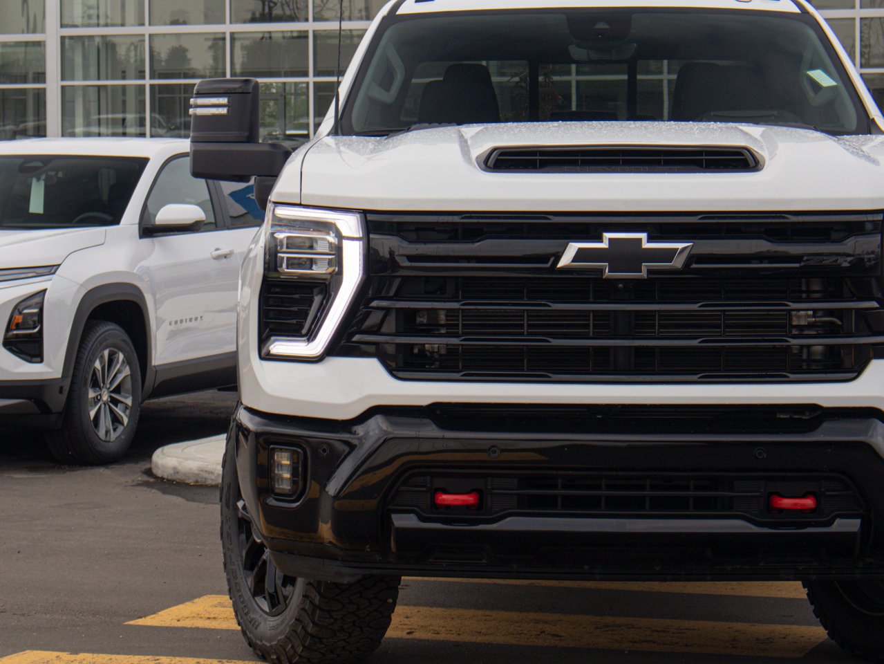 2025 Chevrolet Silverado 2500HD 4WD Crew Cab 159 LTZ White Sherwood Park - photo #4