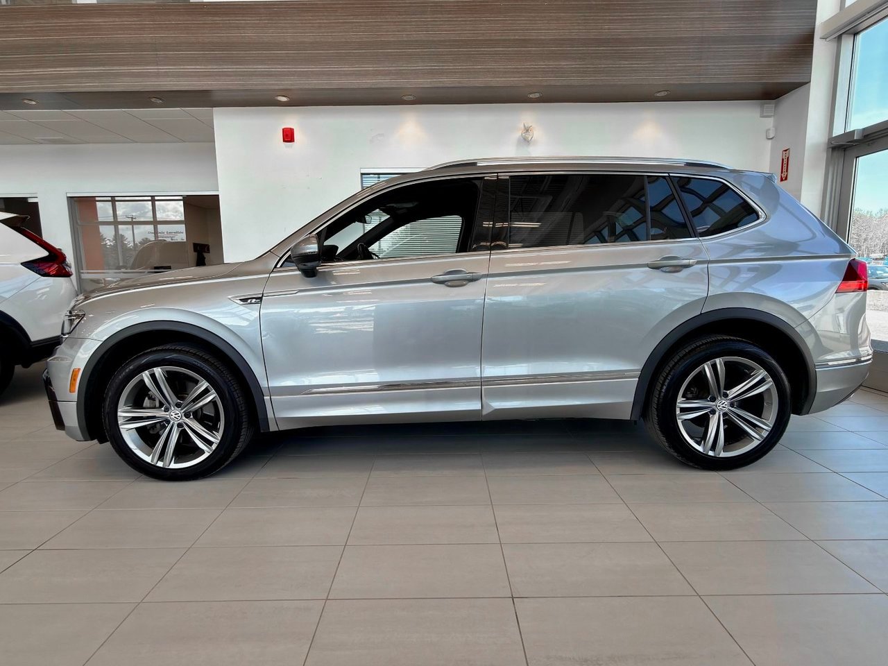 2021 Volkswagen Tiguan Silver Notre-Dame-des-Prairies - photo #29