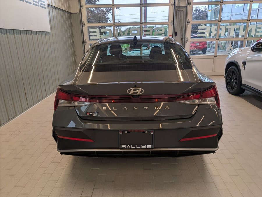Hyundai Elantra Preferred 2024 Gris