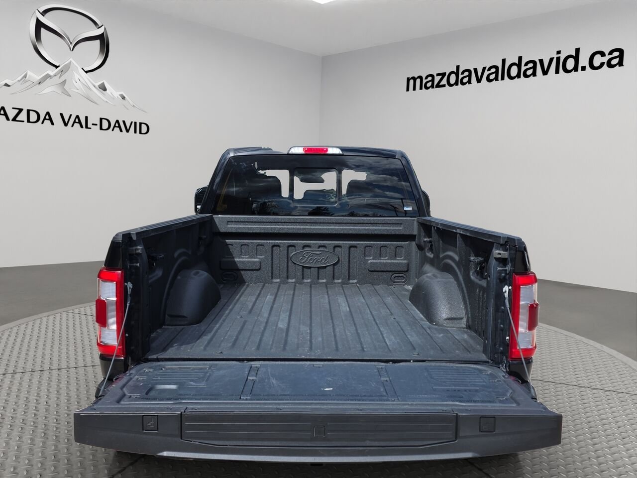 2023 Ford F-150 LARIAT cabine SuperCrew 4RM caisse de 5,5 pi Black Val-David - photo #21