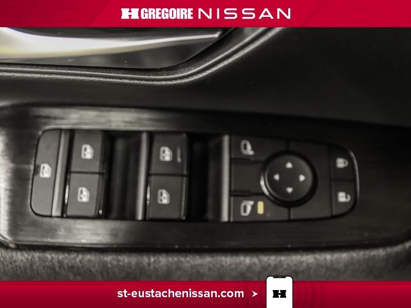 Nissan Kicks 2025 Jaune Laval - photo #25