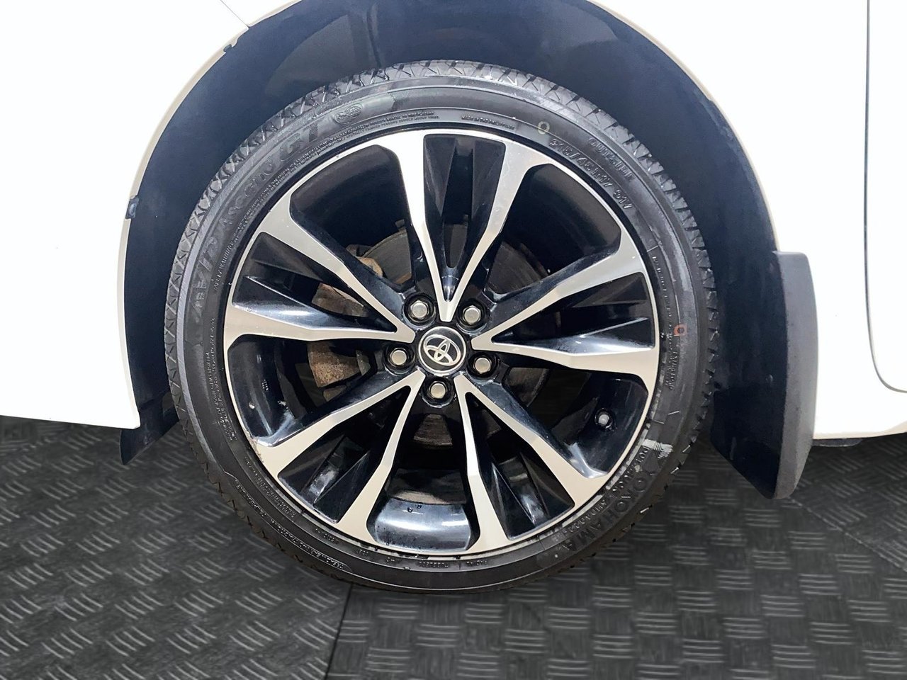 Toyota Corolla NIV 2T1BURHE3JC022129 2018 Blanc Chicoutimi - photo #5