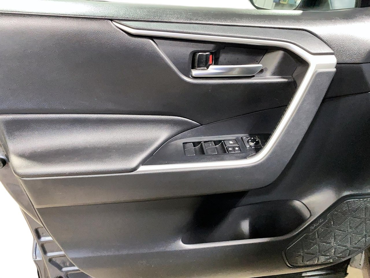 Toyota RAV4 NIV 2T3R1RFV8KW020913 2019 Gris Chicoutimi - photo #9