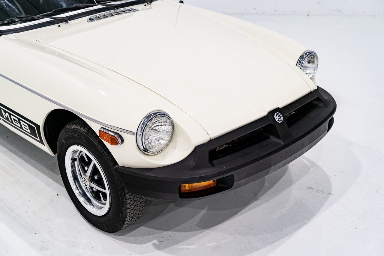 1979 MG B Beautifully presented from former complete restoration White Montreal - photo #39