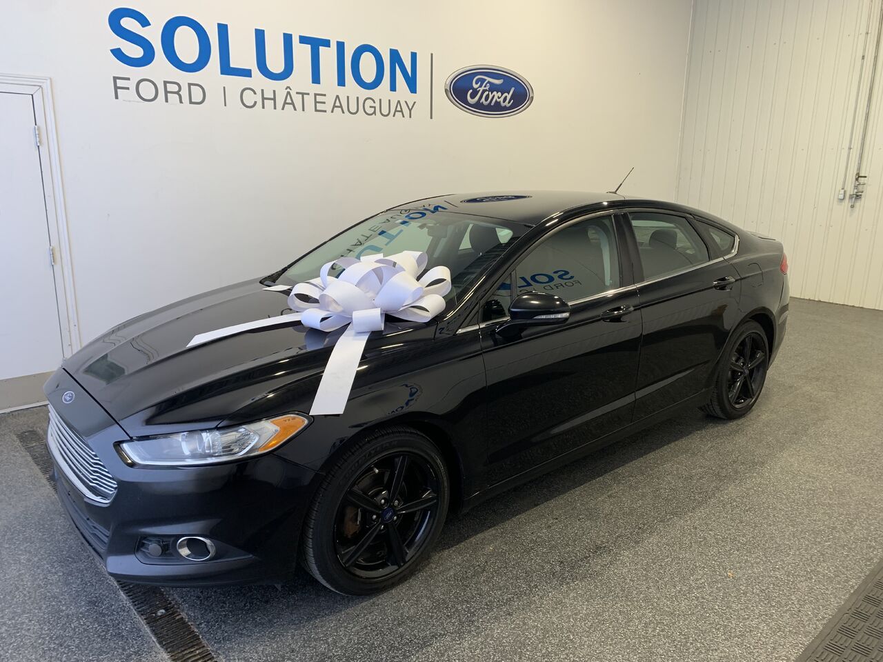 Black 2016 Ford Fusion Sedan Front-Wheel Drive Automatic
