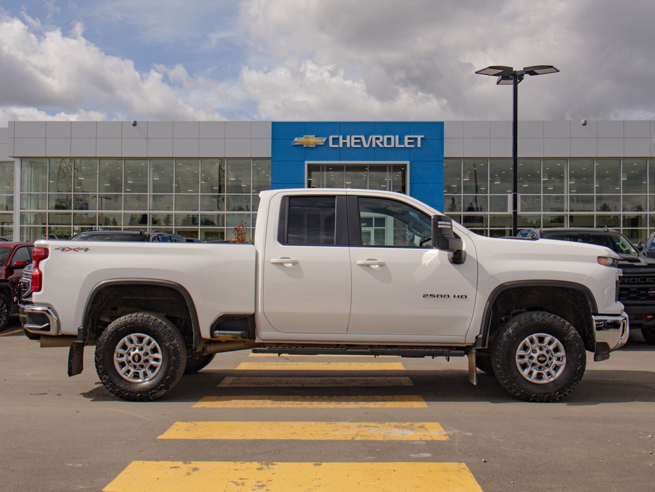 2024 Chevrolet Silverado 2500HD 4WD Double Cab 149 LT White Sherwood Park - photo #11
